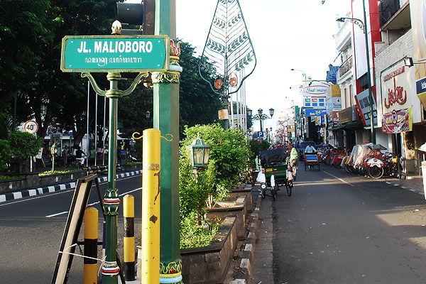 2 Days tour: Borobudur tour –  kali biru -taman sari west cestle – back hotel – rest – then marioboro street at night  –  jogja palace (kraton                         jogjakarta) –  goa jomblang or  goa pindul.